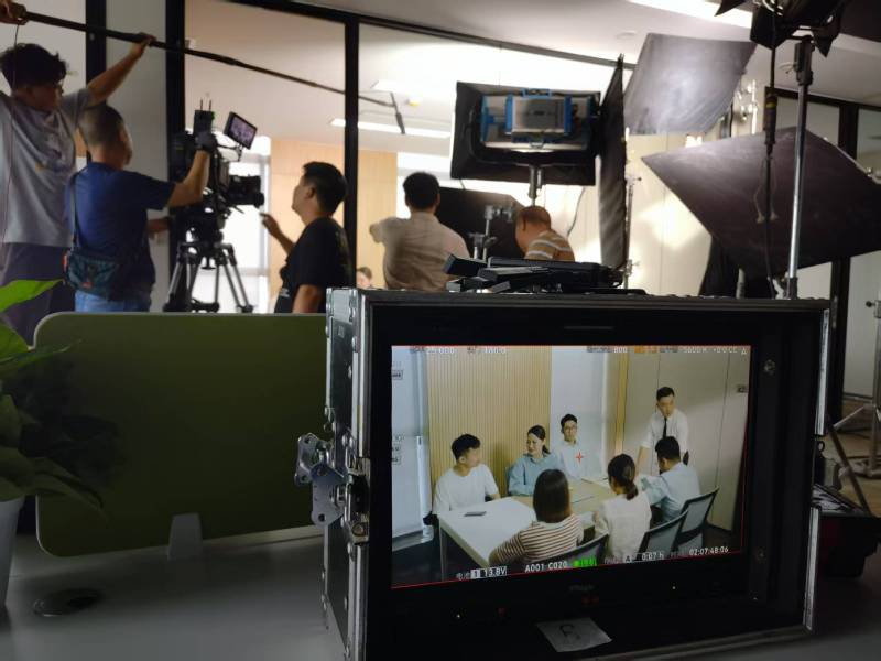 汉南区TVC拍摄公司：科技产品视觉化大师，诠释未来感与功能美学